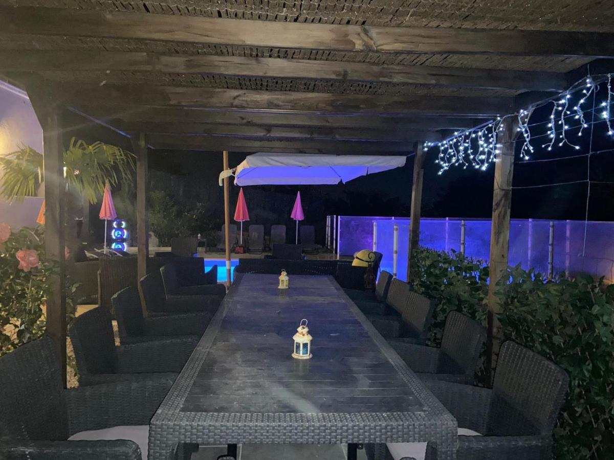 Magnifique Avec Piscine Beaujolais * Gleize
