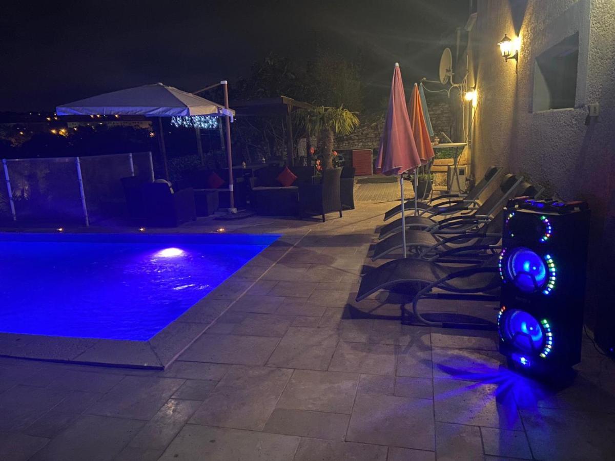Magnifique Avec Piscine Beaujolais Villa